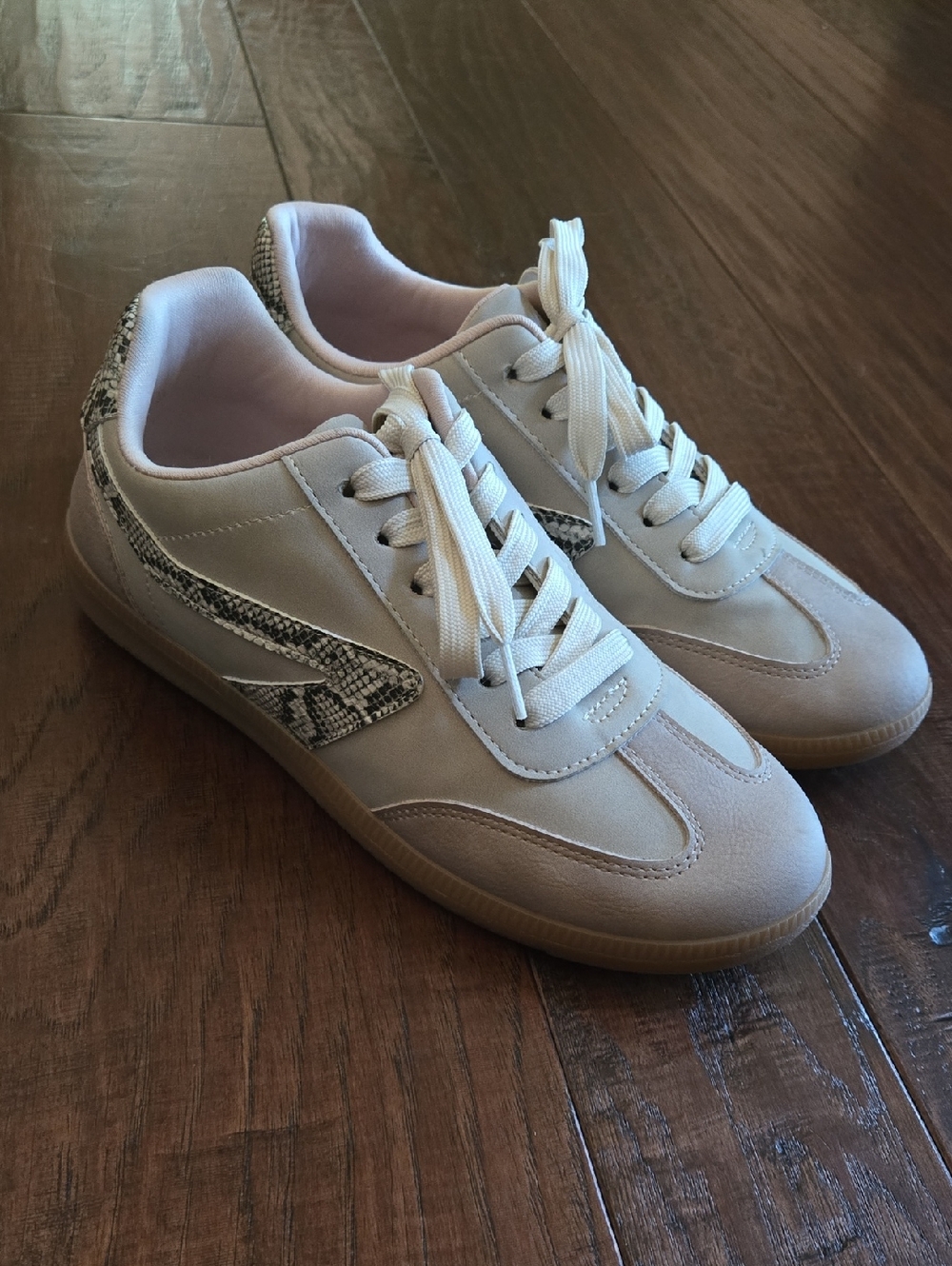 DV By Dolce Vita Casual Lace-Up Sneakers in Taupe with Snake-Print Accent Size 7